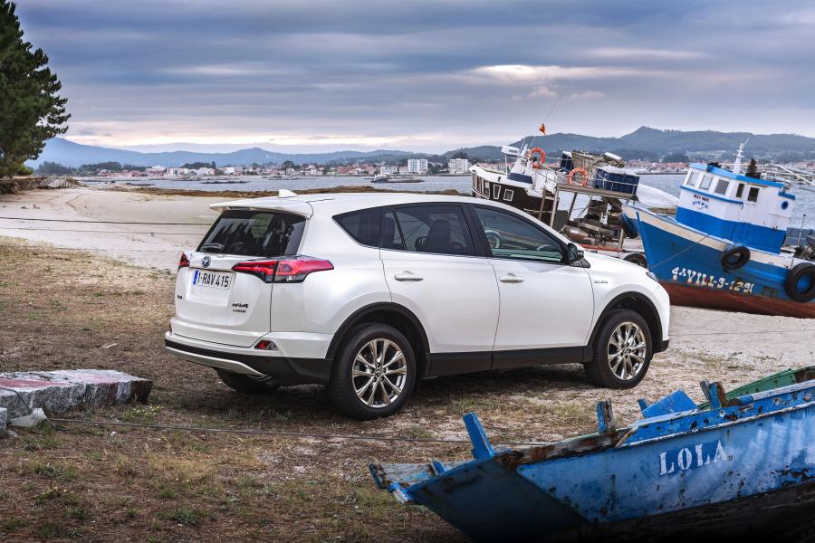  Toyota RAV4 Hybrid 2015 года  (WW) (фото 23 из 38)